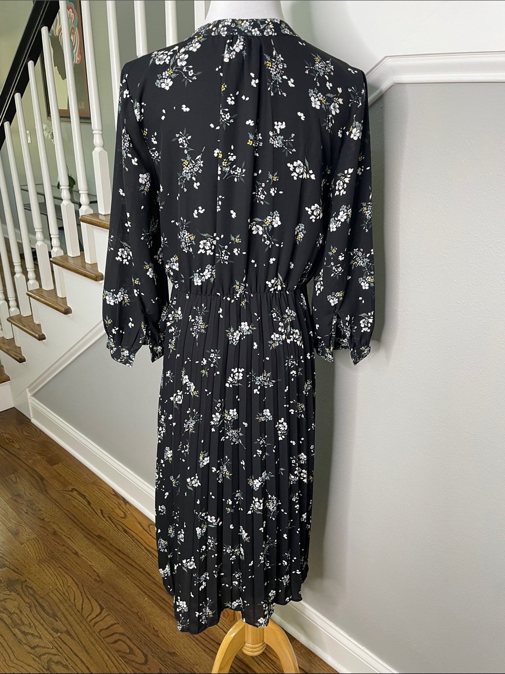H&M Black Floral Print 3/4 Sleeve Dress with Accordion Pleated Skirt - Picture 4 of 6